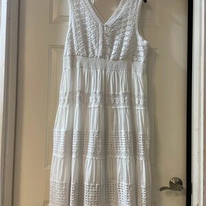 Elegant White Sleeveless Dress